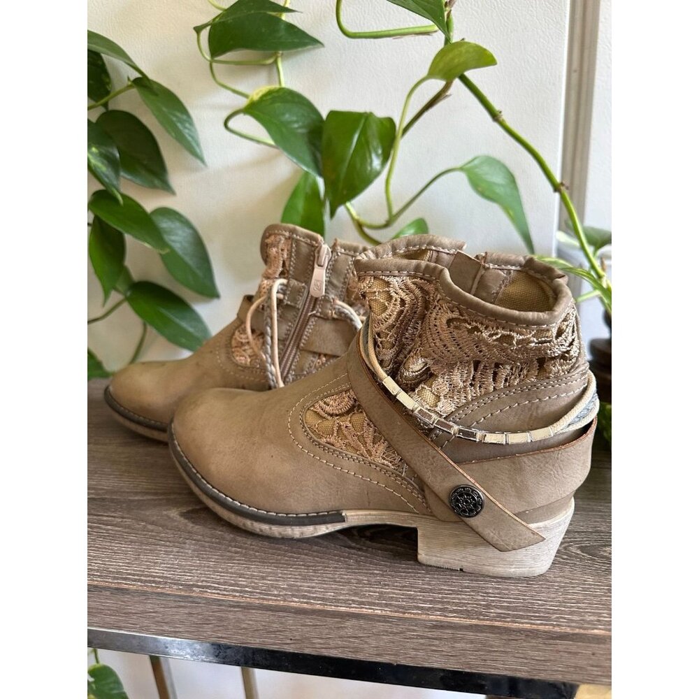 Extreme Tan Lace Ankle Boots with Studded Strap – Women’s Size 5
